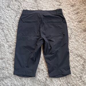 Mountain Hardwear 3/4 Logan Canyon pants size 32 charcoal gray